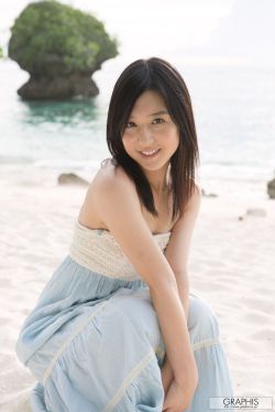 游泳池下揉捏她的乳尖h